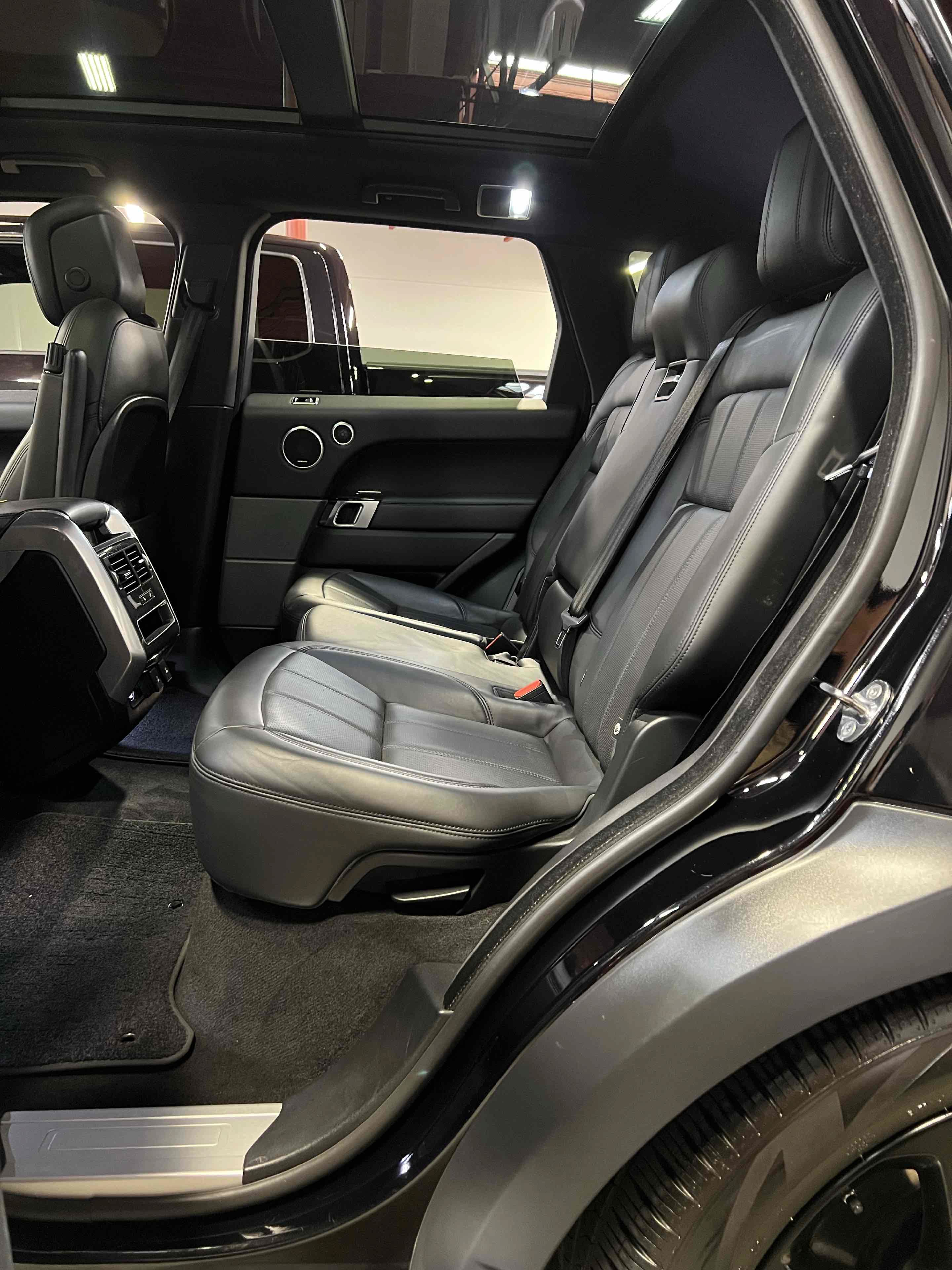 Used 2019 Land Rover Range Rover Sport HSE AWD/4WD image 28