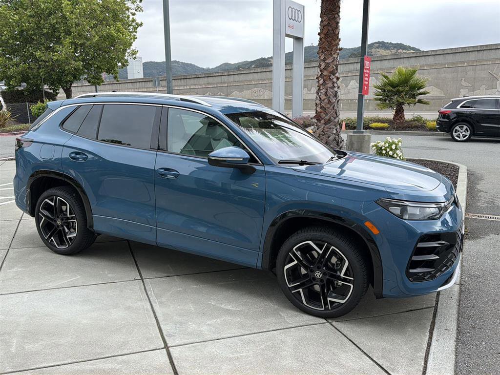 Used 2026 Volkswagen Tiguan SEL R-Line AWD/4WD image 5