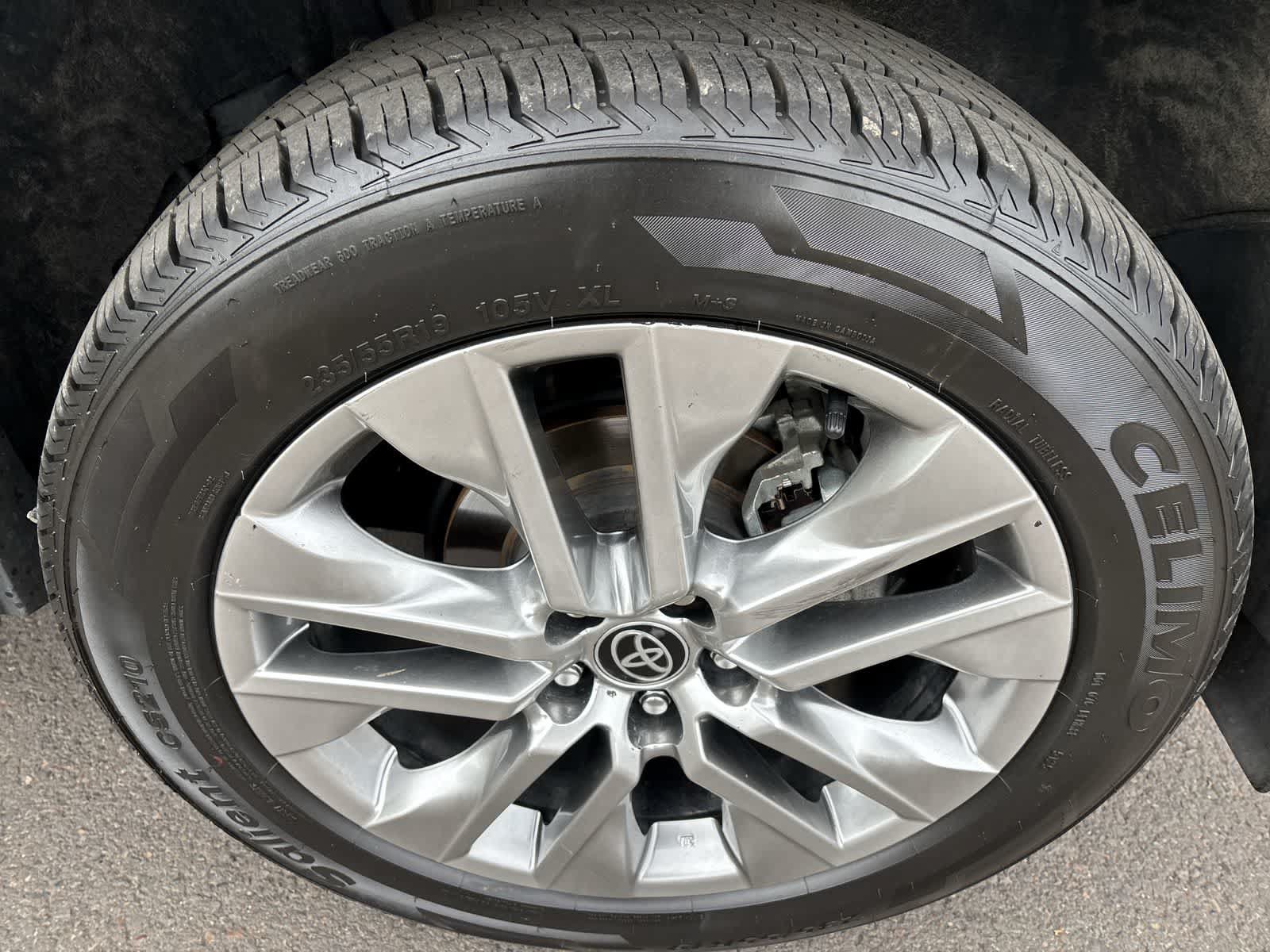 Used 2022 Toyota RAV4 XLE Premium FWD image 4