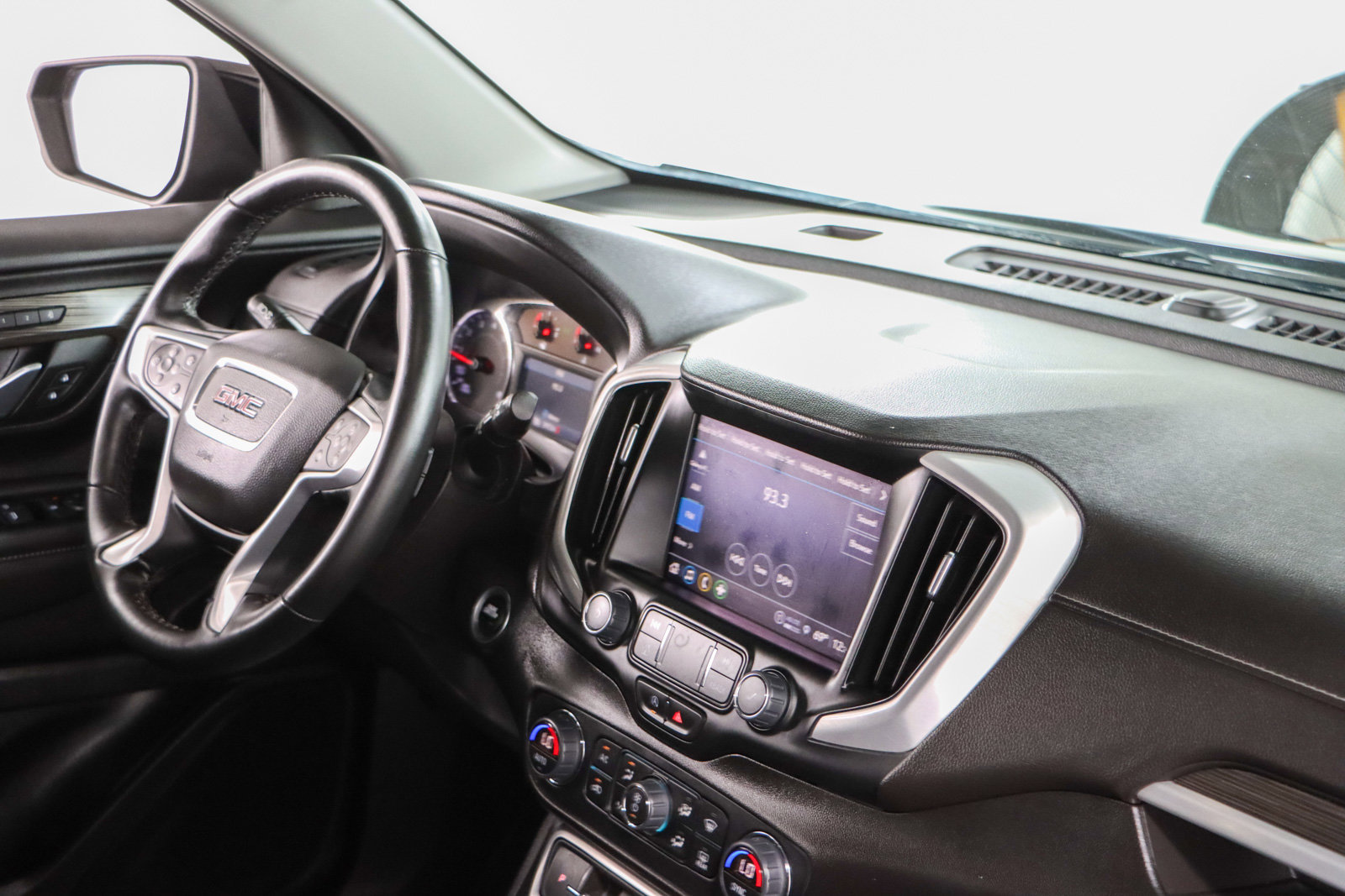 Used 2024 GMC Terrain SLT FWD image 25