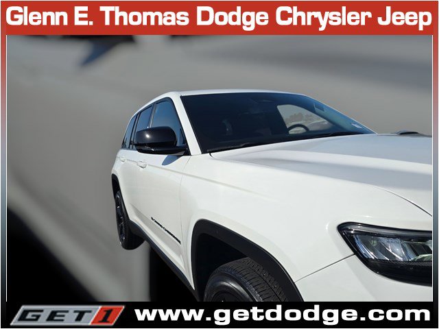 Certified 2023 Jeep Grand Cherokee Altitude RWD image 3