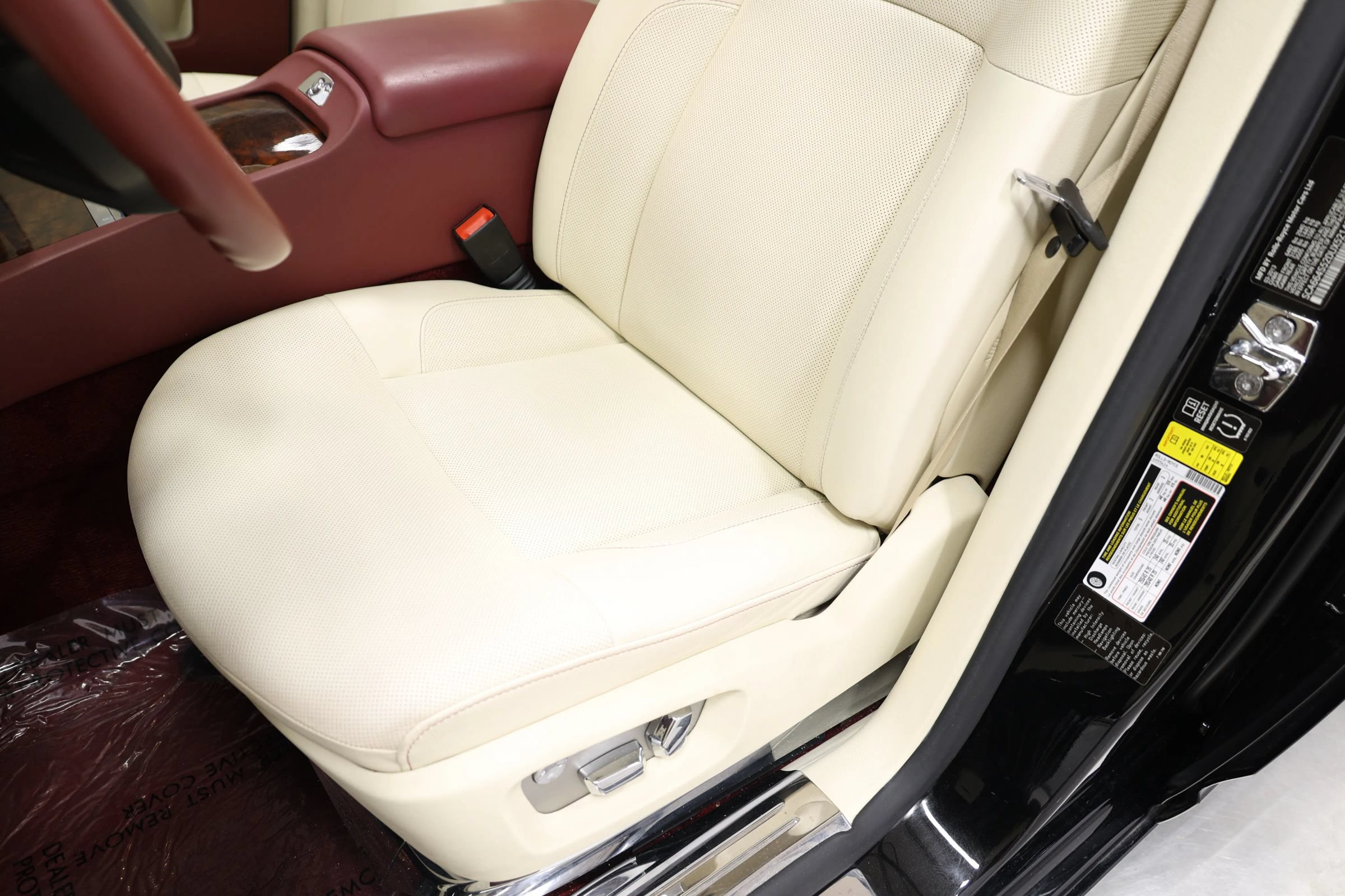 Used 2013 Rolls-Royce Ghost RWD image 19