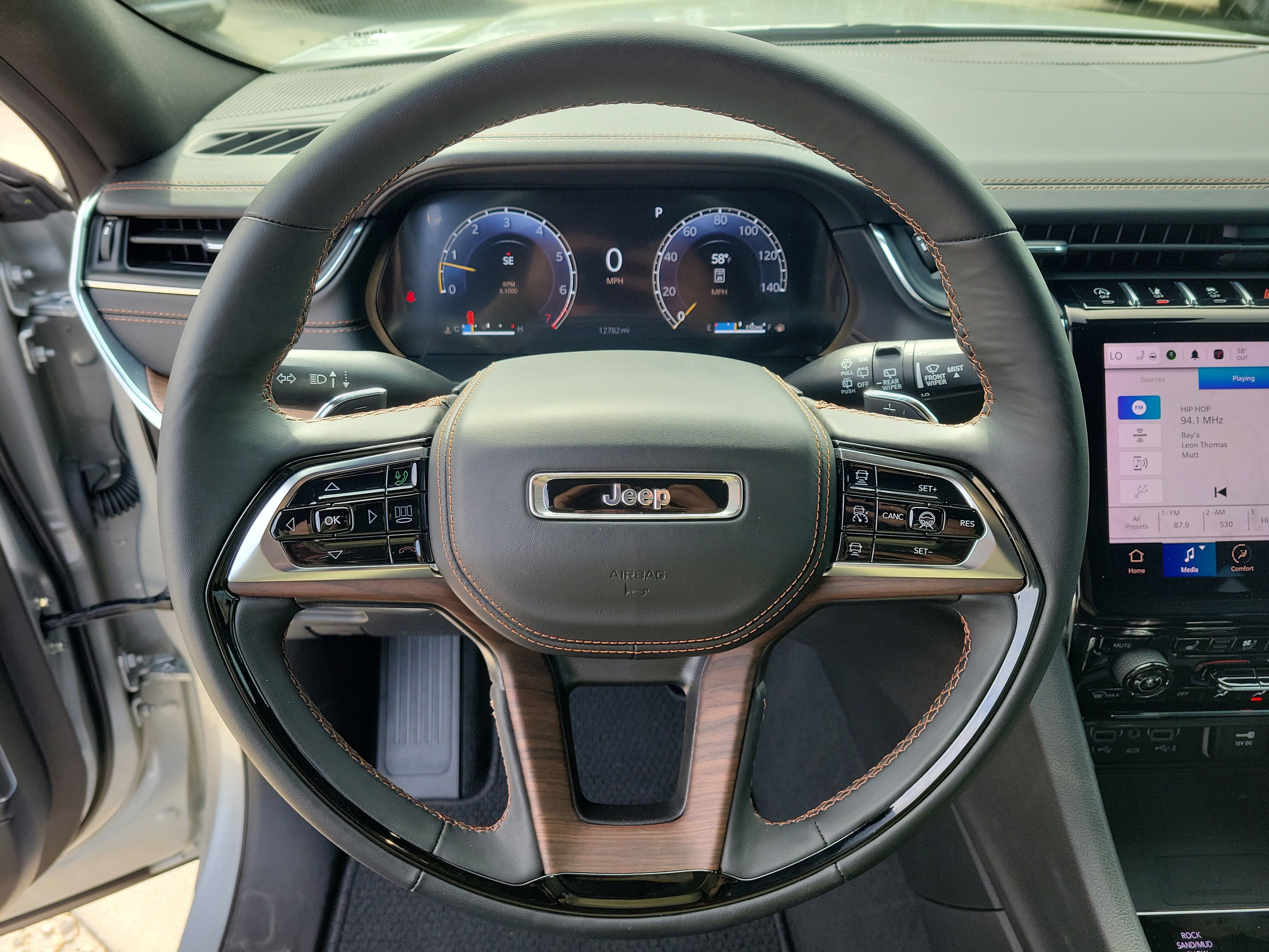 Used 2024 Jeep Grand Cherokee Summit w/ Luxury Tech Group V image 22