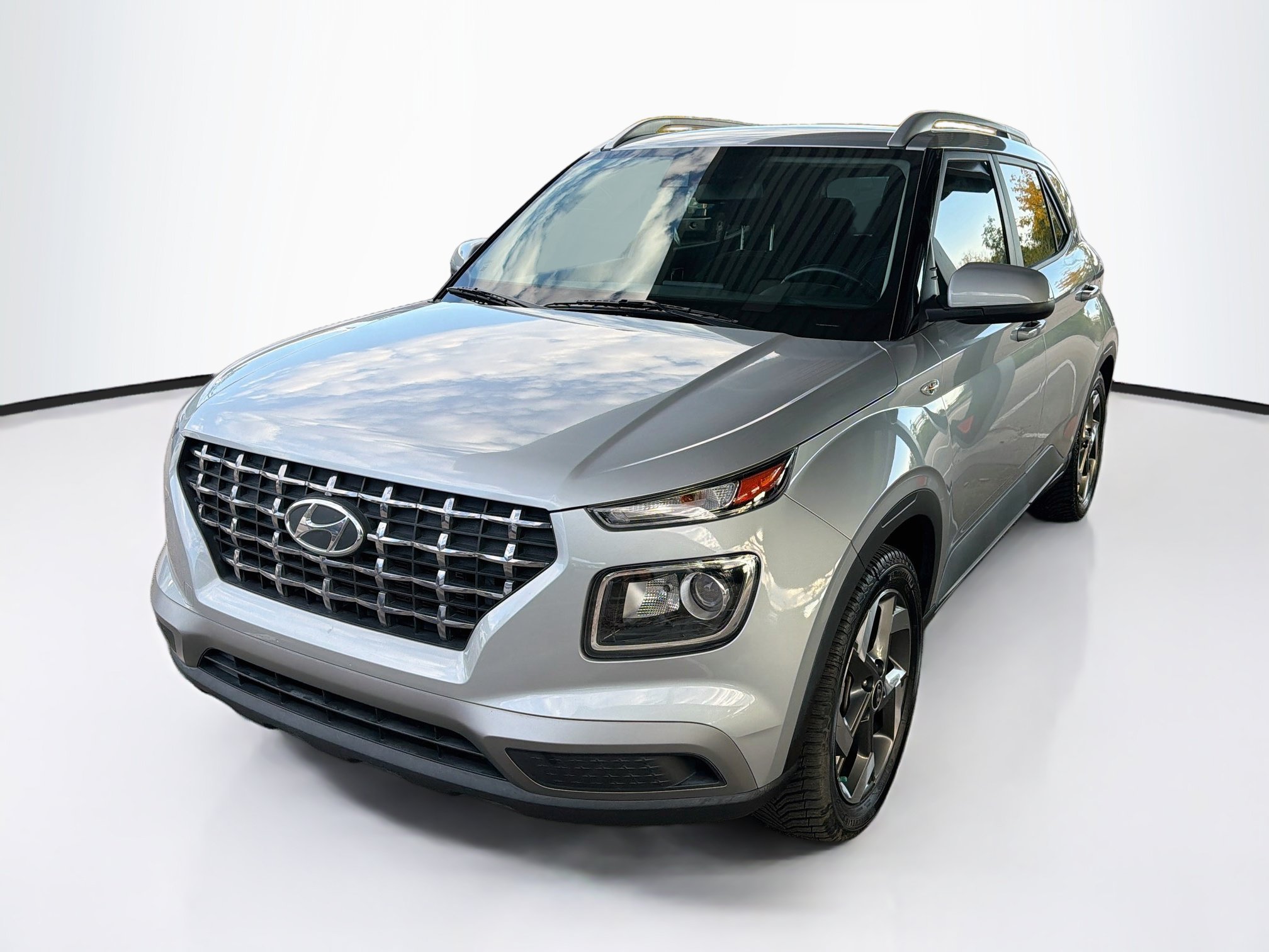 Used 2022 Hyundai Venue SEL w/ Cargo Package FWD image 3