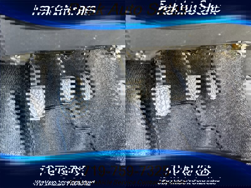 Used 2010 Toyota Yaris 4-Door Hatchback image 18