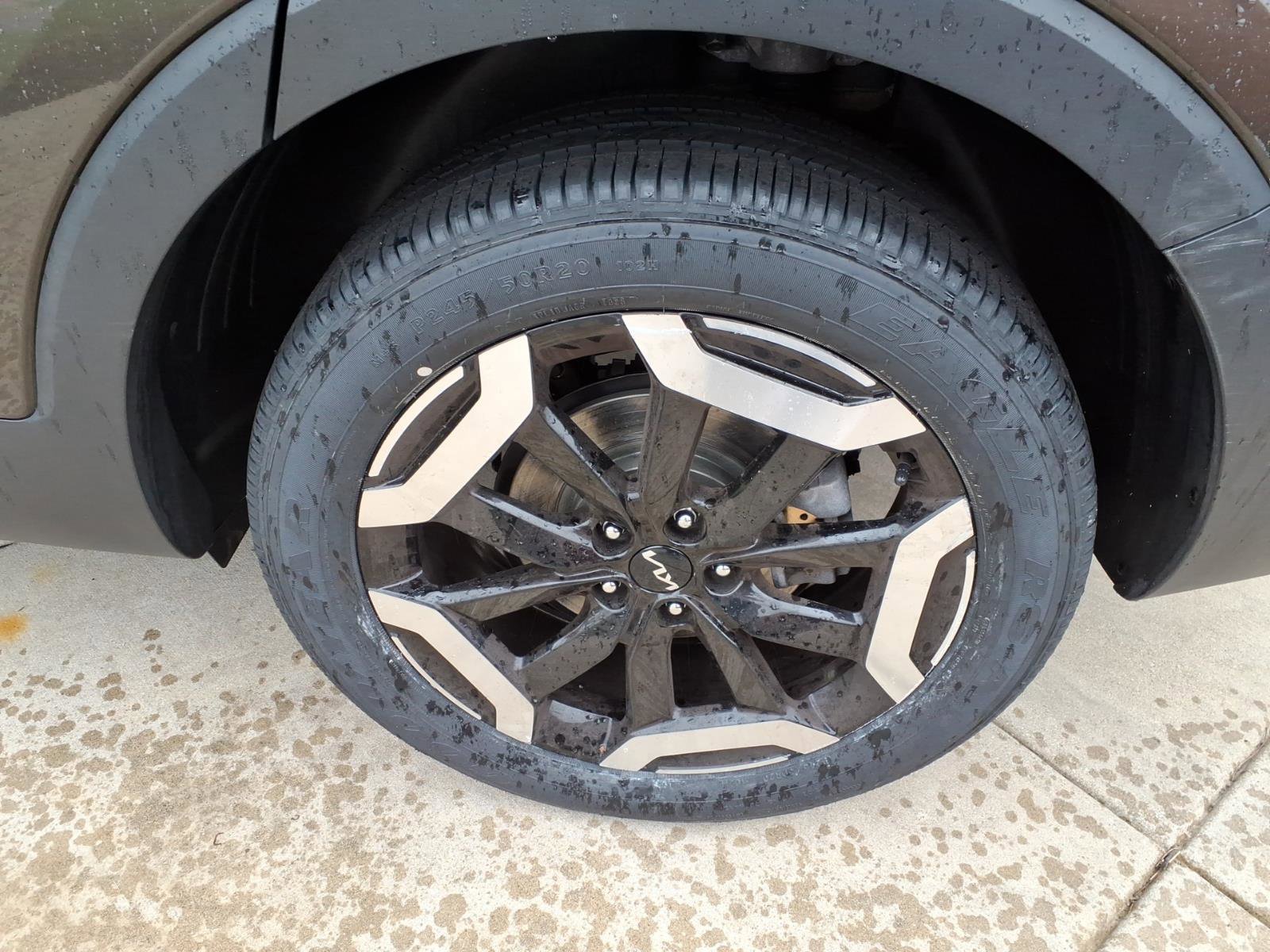 Used 2023 Kia Telluride S image 12