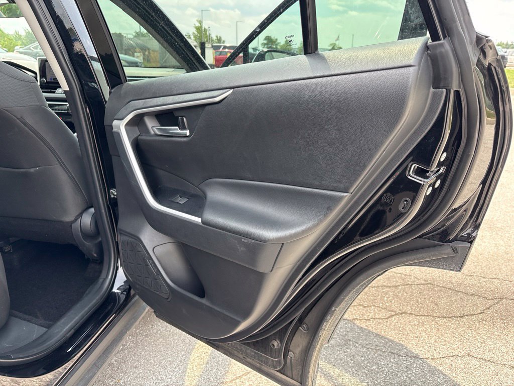 Used 2025 Toyota RAV4 XLE FWD image 24
