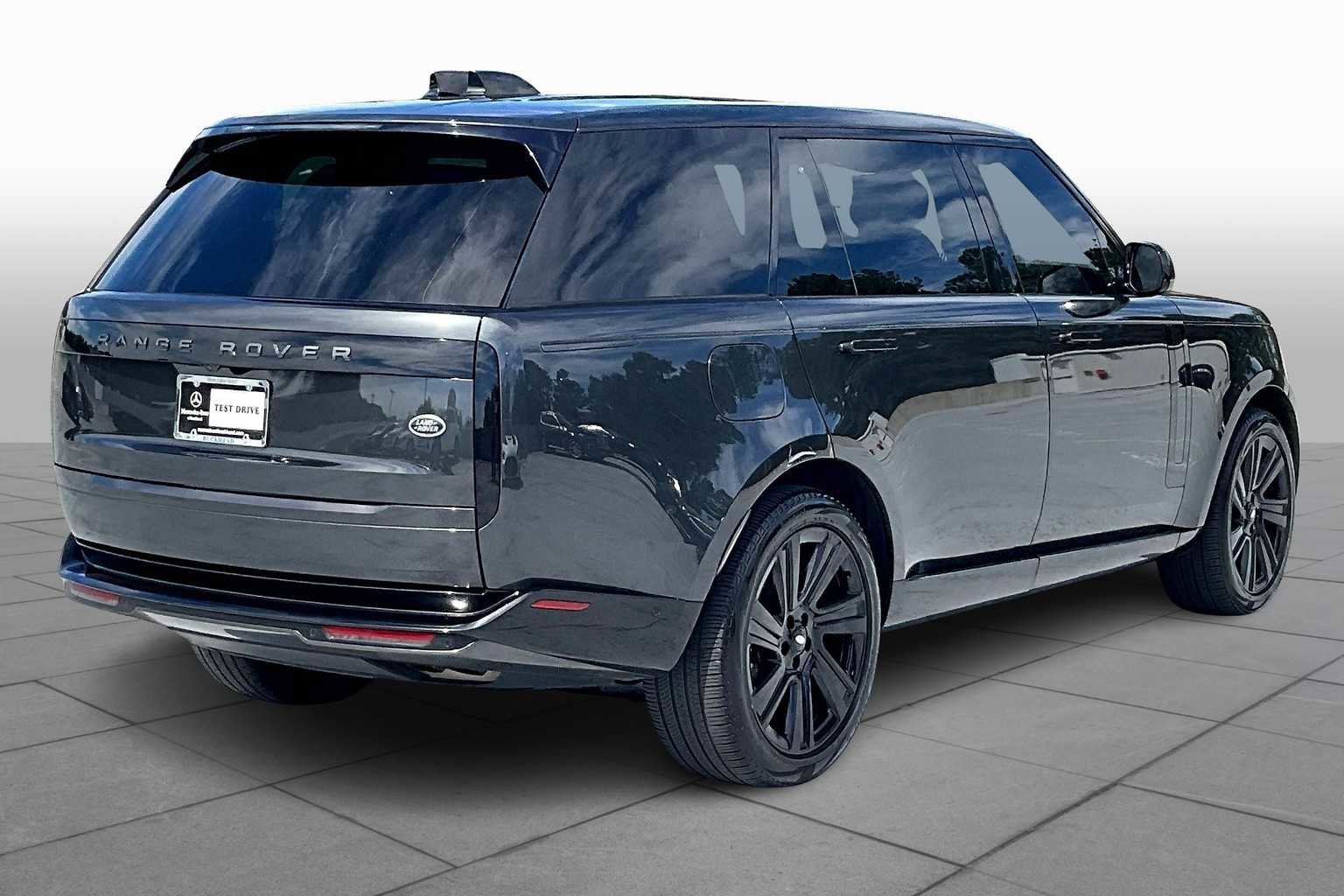 Used 2023 Land Rover Range Rover Long Wheelbase SE image 21