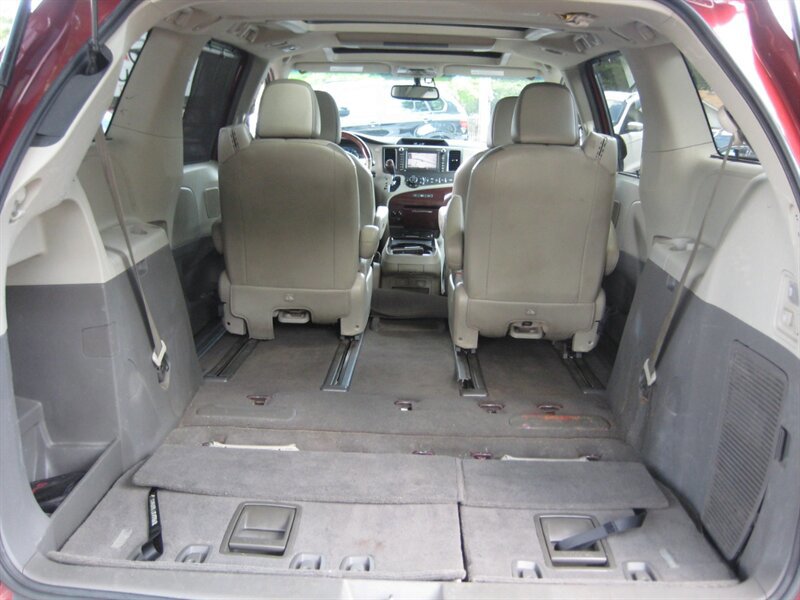 Used 2011 Toyota Sienna Limited w/ Premium Pkg AWD/4WD image 12
