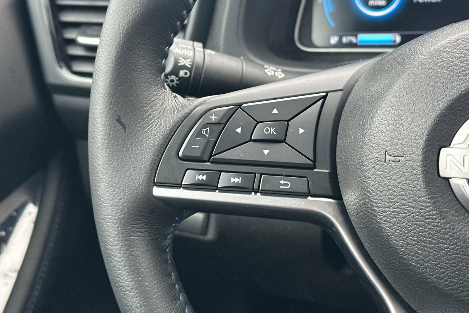 Certified 2024 Nissan Leaf SV Plus image 28