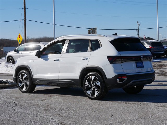 Certified 2025 Volkswagen Taos SE w/ Panoramic Sunroof Package image 5