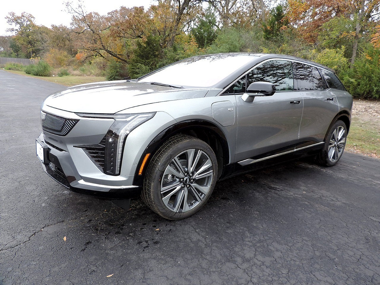 New 2026 Cadillac Optiq Luxury 2 image 1