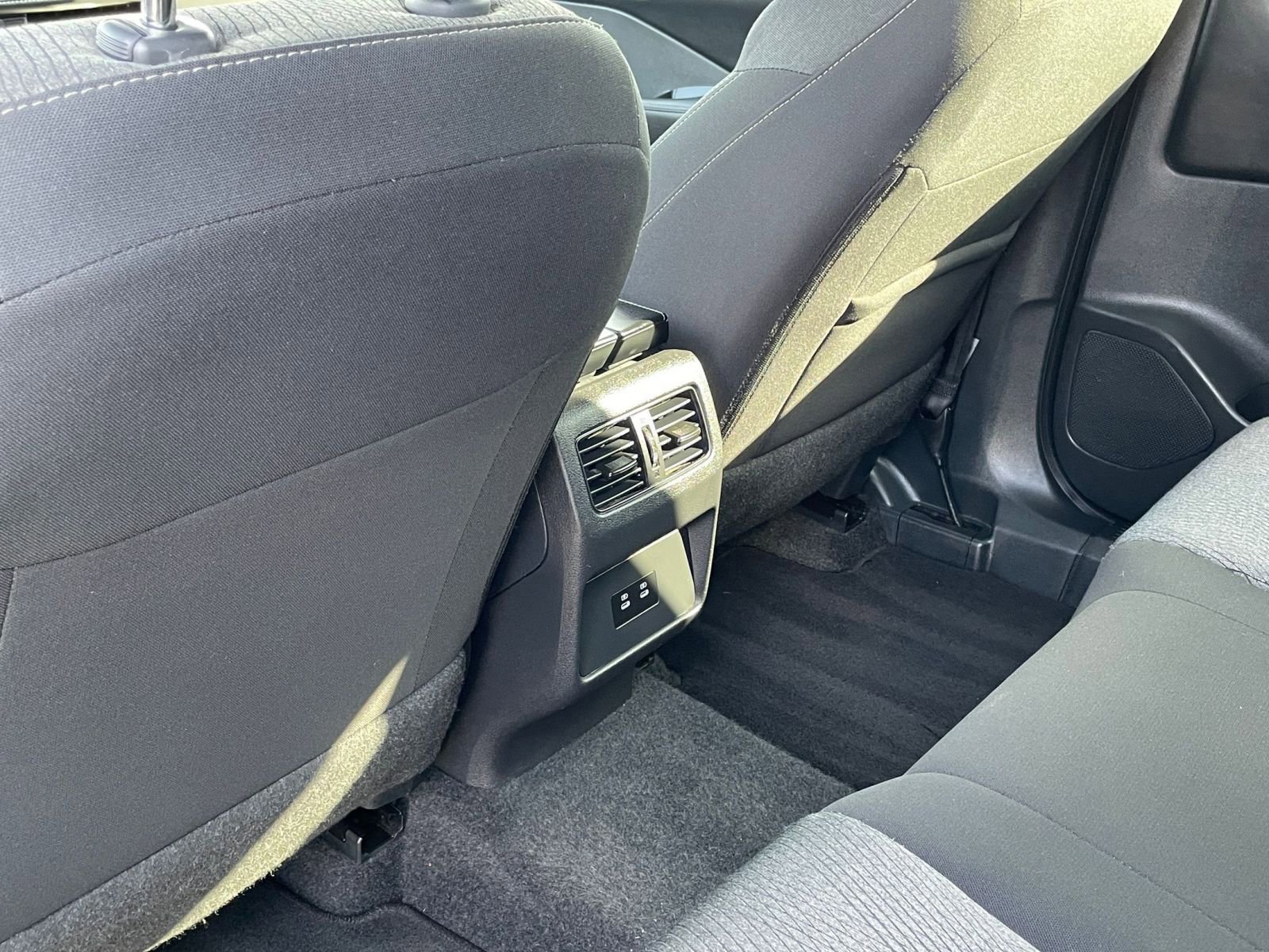 Used 2025 Nissan Rogue SV image 24