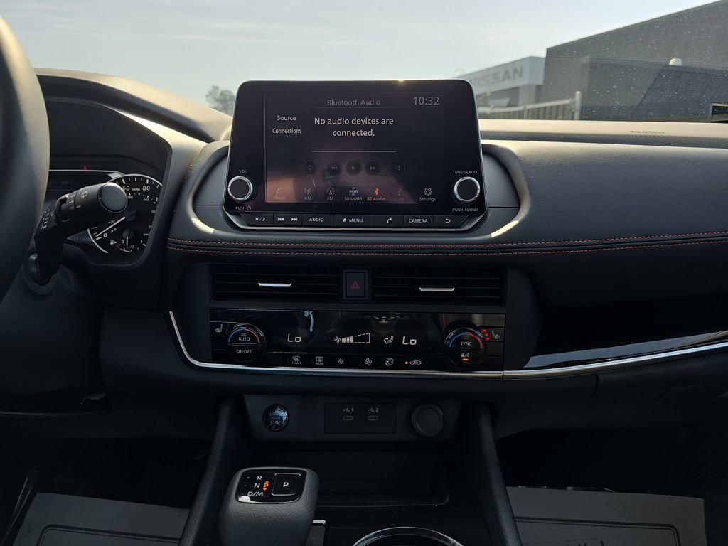 Used 2025 Nissan Rogue SV image 24