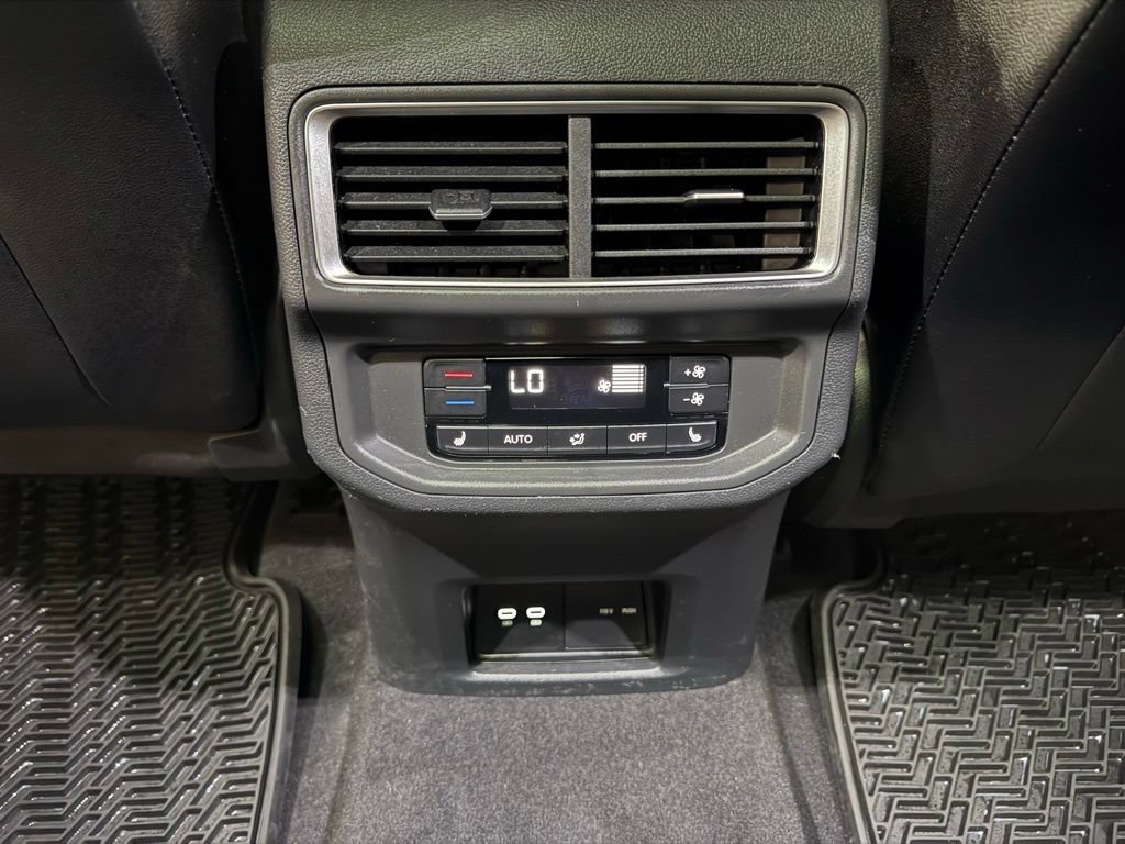 Used 2024 Volkswagen Atlas SEL Premium R-Line AWD/4WD image 18