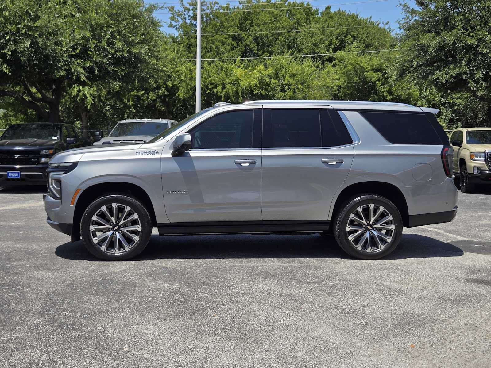 Certified 2025 Chevrolet Tahoe High Country AWD/4WD image 4