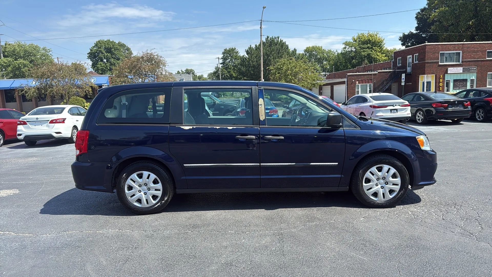 Used 2016 Dodge Grand Caravan American Value Package w/ UConnect Hands-Free Group image 4