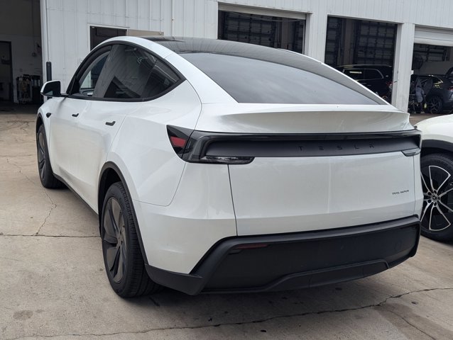 Used 2026 Tesla Model Y Long Range AWD/4WD image 6