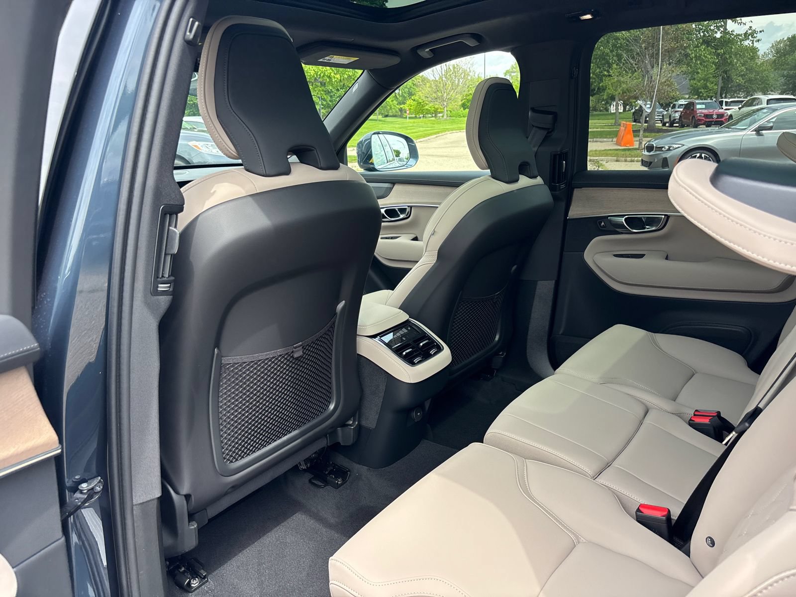 New 2026 Volvo XC90 B6 Plus w/ Protection Package Premier AWD/4WD image 26
