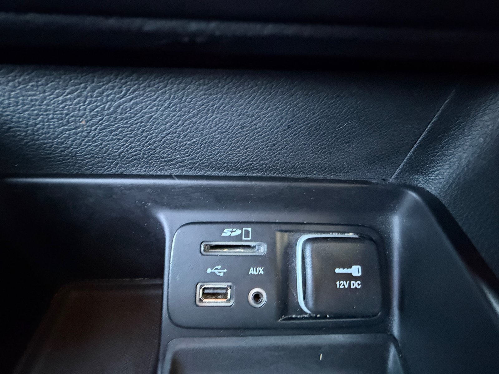 Used 2016 Jeep Cherokee Sport FWD image 31