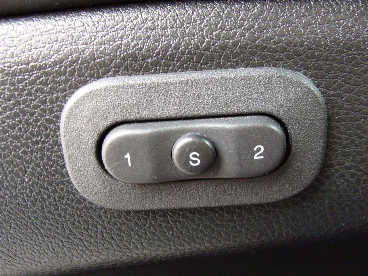 Used 2014 Jeep Grand Cherokee Overland AWD/4WD image 30