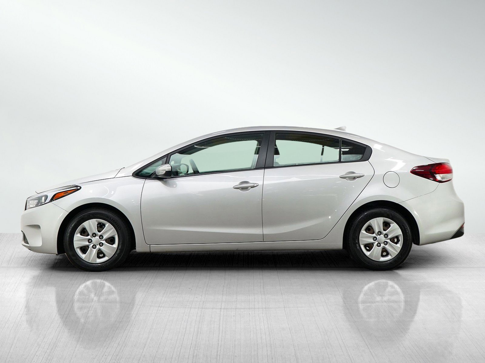 Used 2018 Kia Forte LX FWD image 2