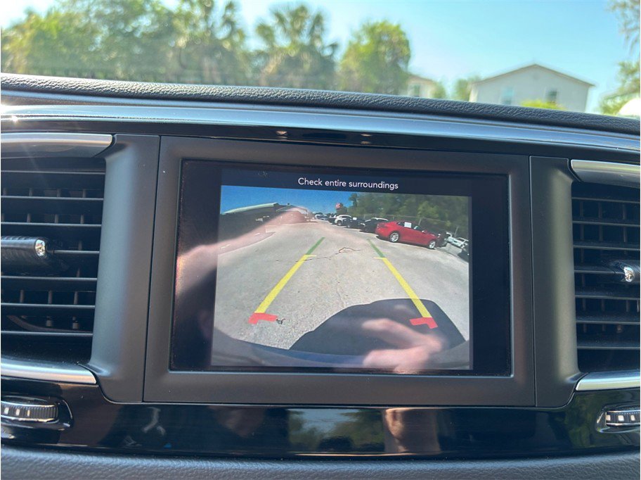 Used 2020 Chrysler Pacifica Touring-L FWD image 28