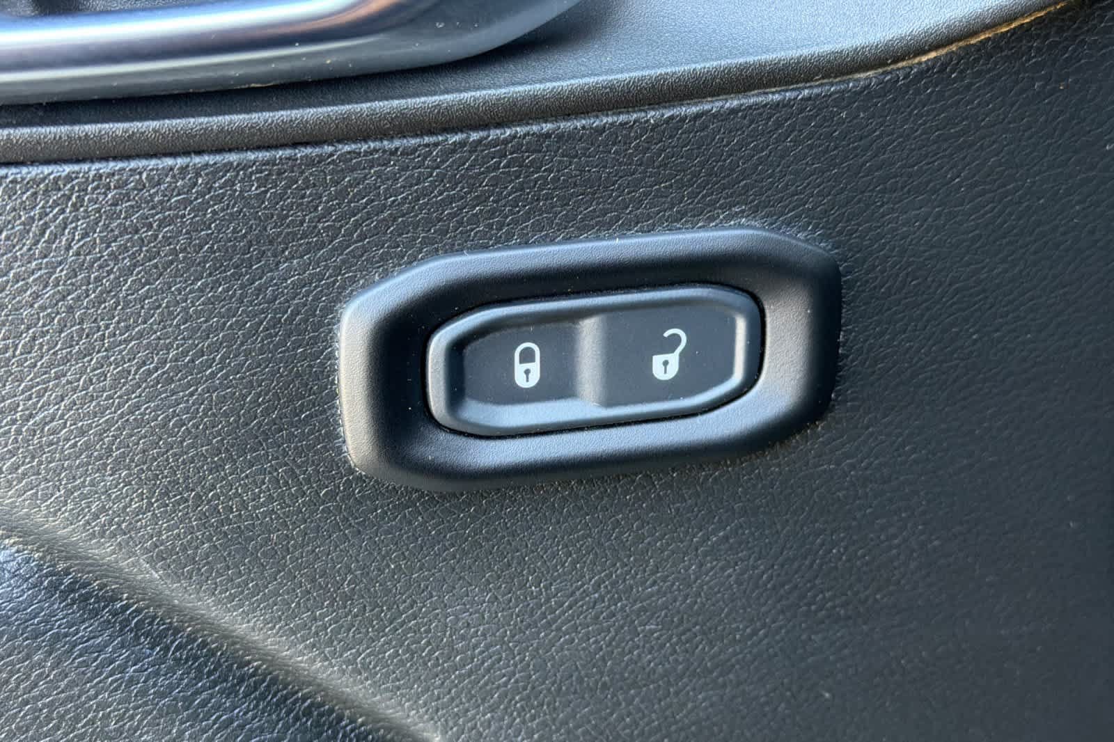 Used 2023 Jeep Wrangler Unlimited Sport AWD/4WD image 13