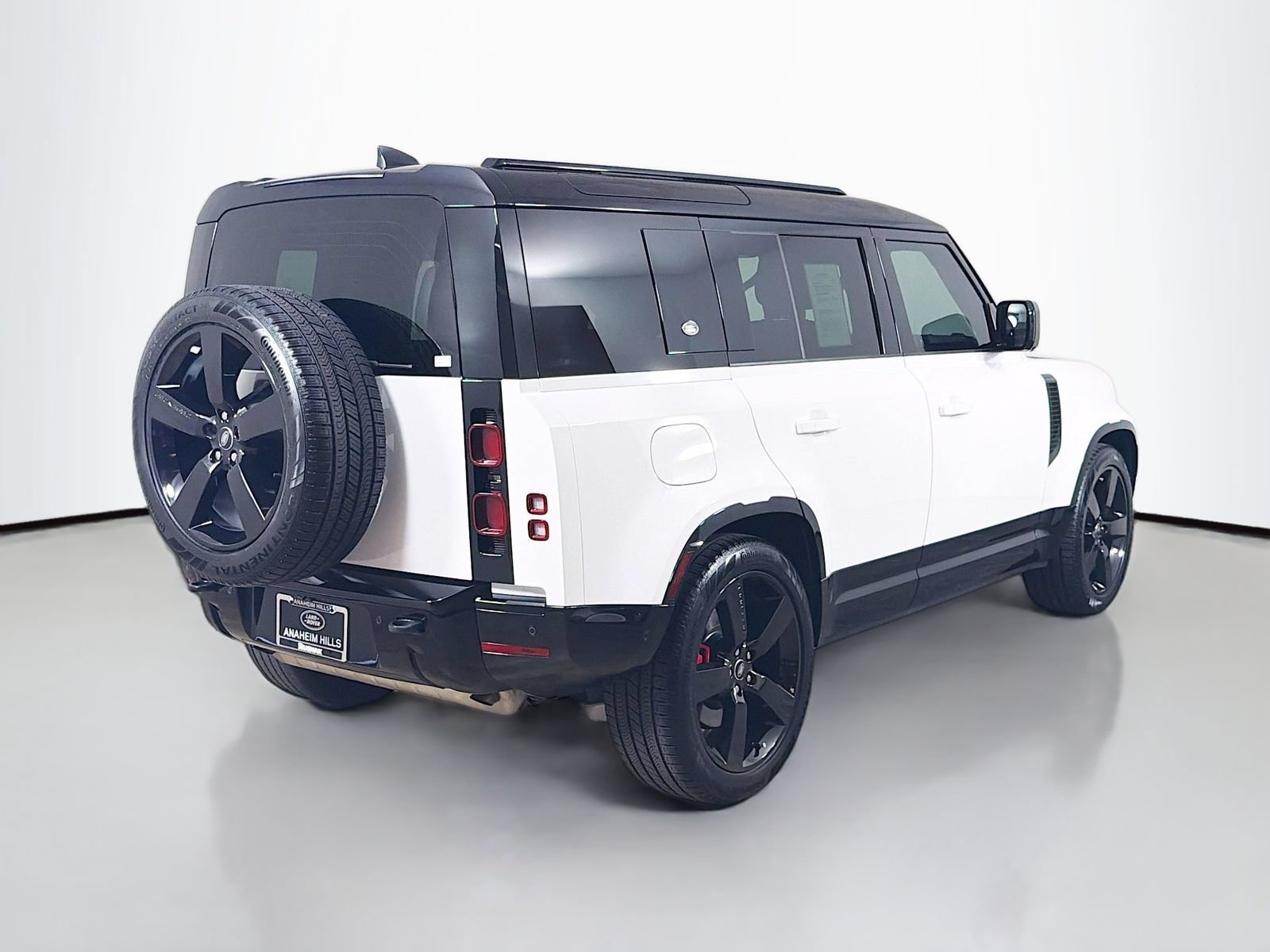 Certified 2024 Land Rover Defender 110 X-Dynamic SE AWD/4WD image 5
