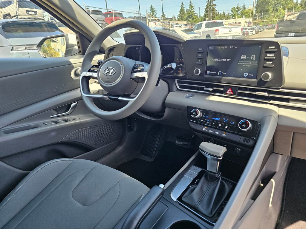 Used 2023 Hyundai Elantra SEL w/ Cargo Package FWD image 12