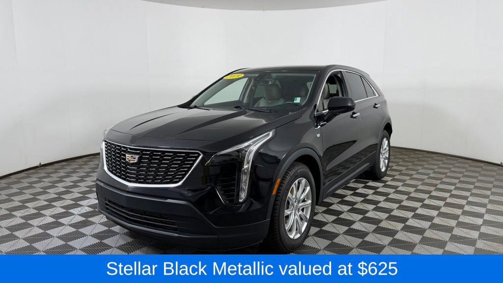 Used 2019 Cadillac XT4 Luxury w/ Cold Weather Package FWD image 3