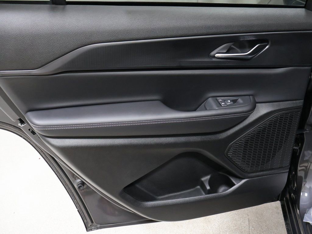 New 2025 Jeep Grand Cherokee L Laredo w/ Luxury Tech Group I image 14