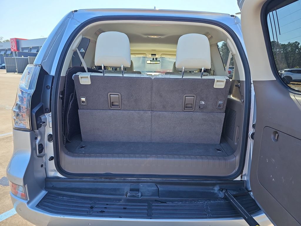 Used 2017 Lexus GX 460 image 16