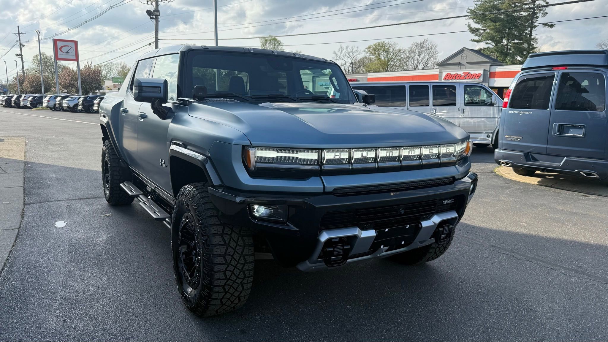 Used 2024 GMC Hummer EV 3X w/ Omega Edition AWD/4WD image 9