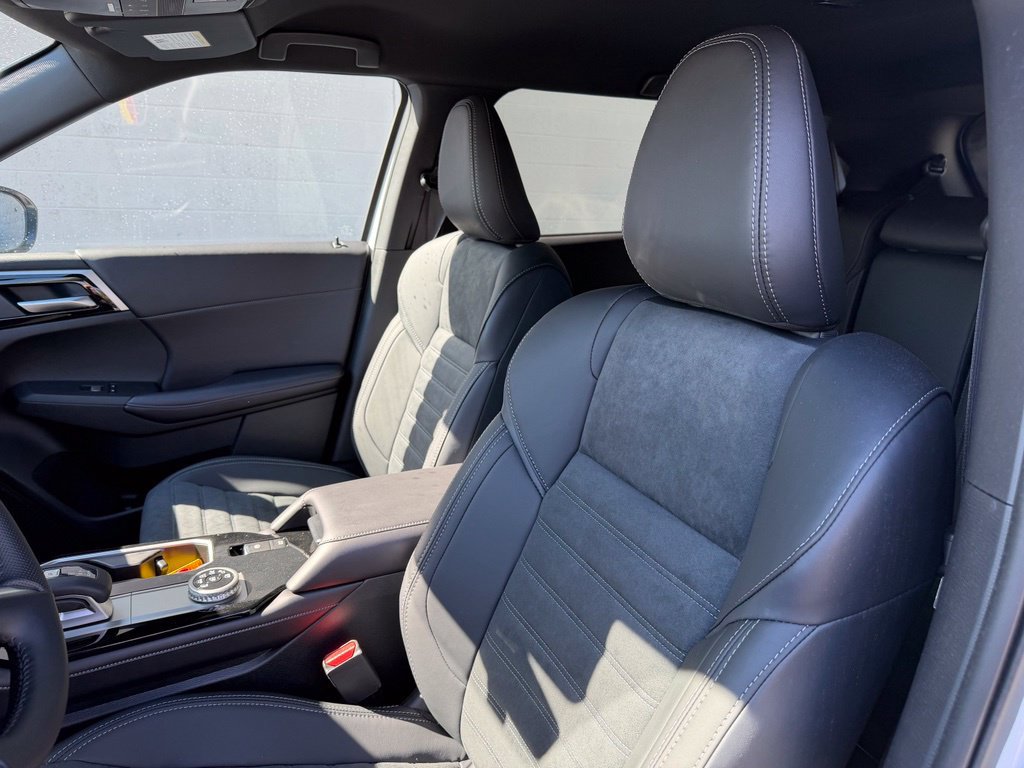 New 2026 Mitsubishi Outlander LE AWD/4WD image 22