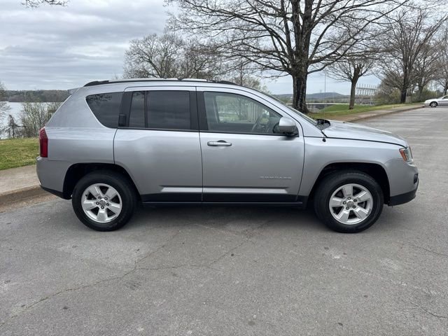 Used 2017 Jeep Compass Latitude image 8
