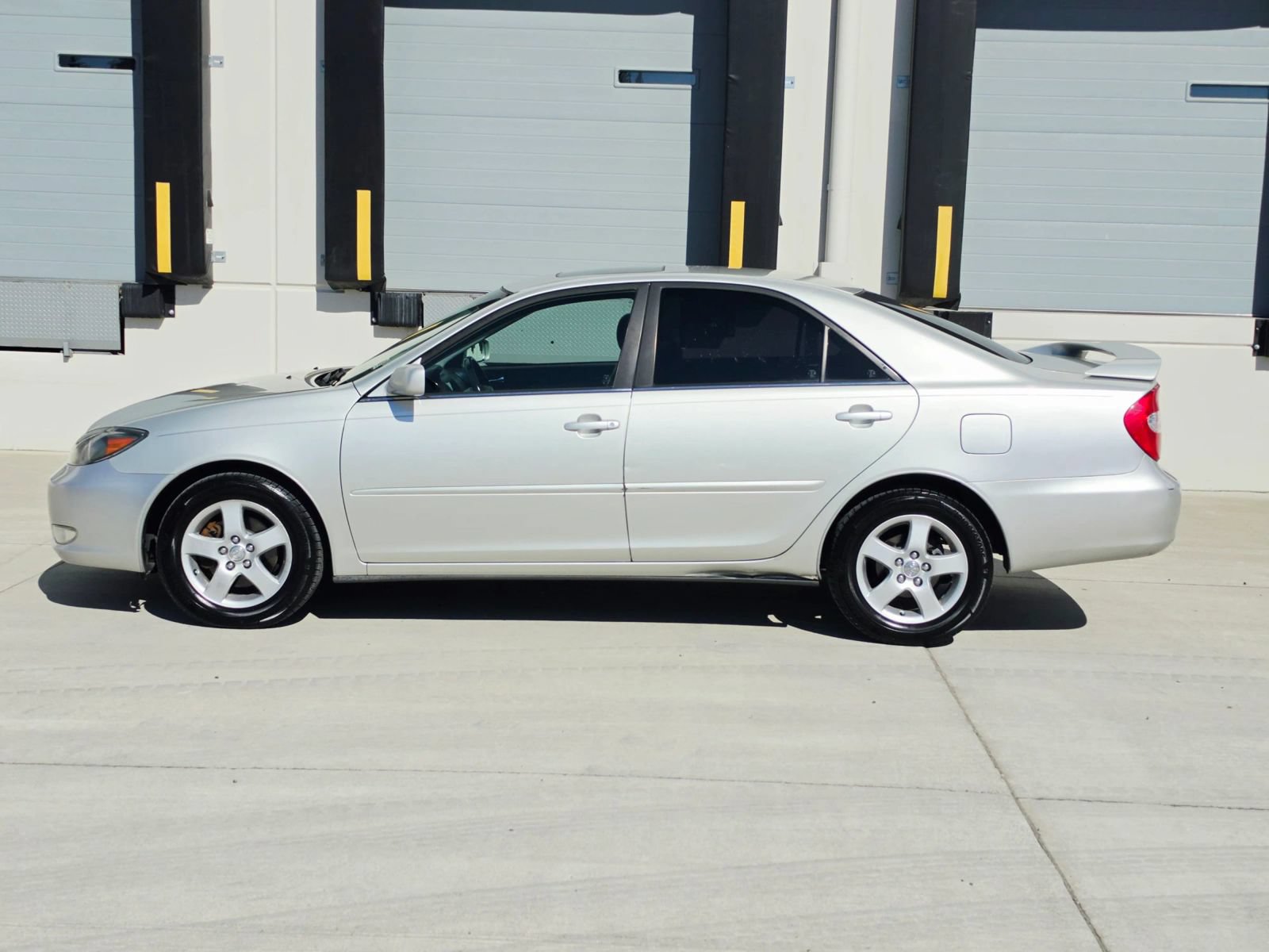 Used 2002 Toyota Camry SE FWD image 2