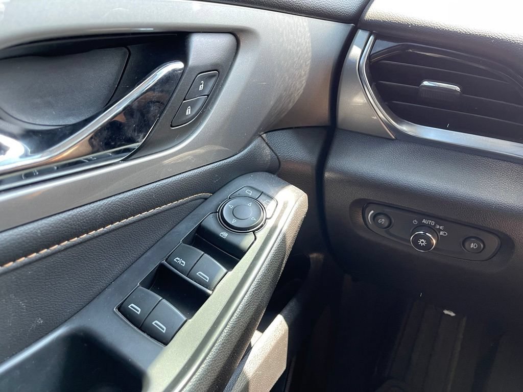 Used 2021 Chevrolet Traverse LT AWD/4WD image 10