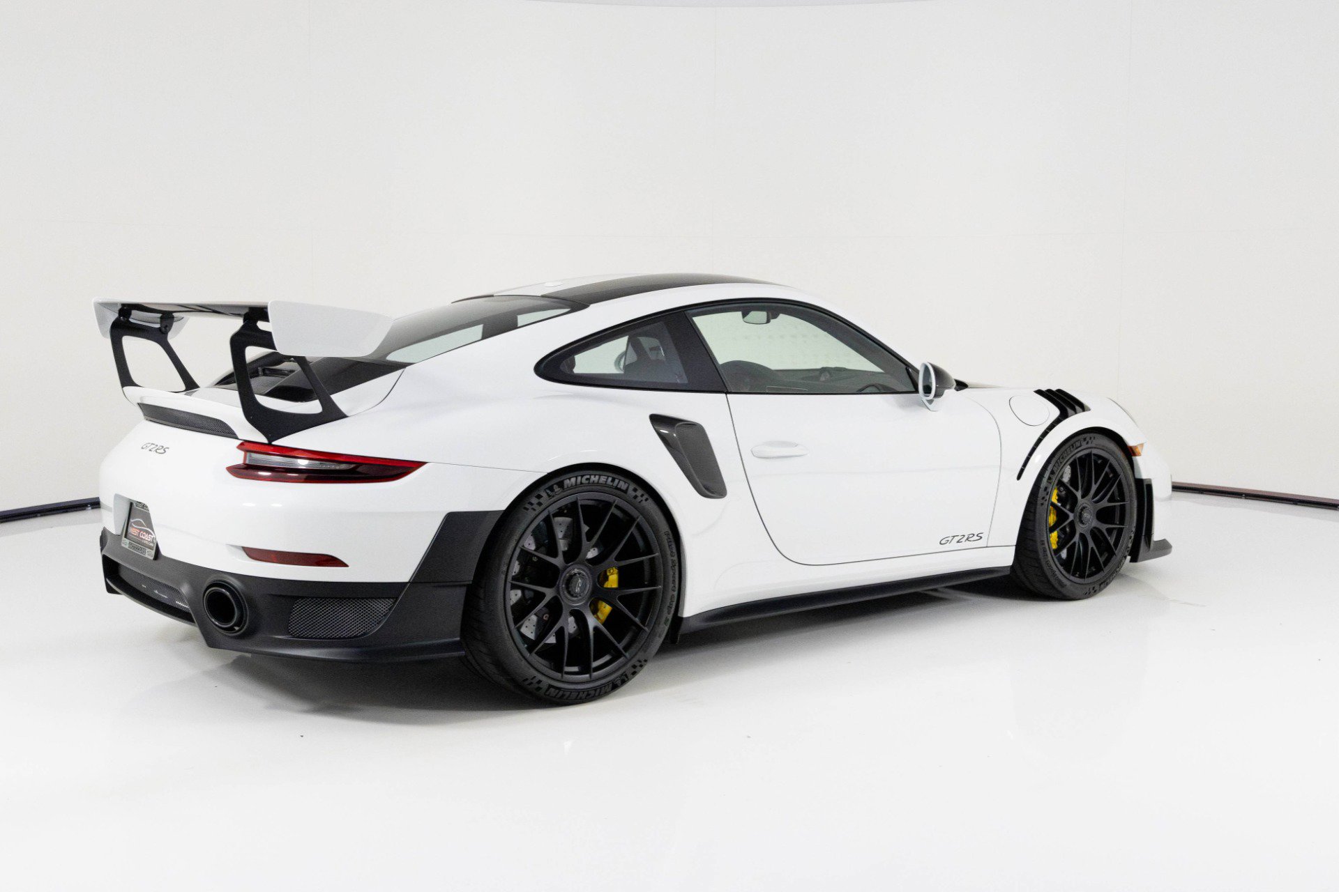 Used 2018 Porsche 911 GT2 RS image 3