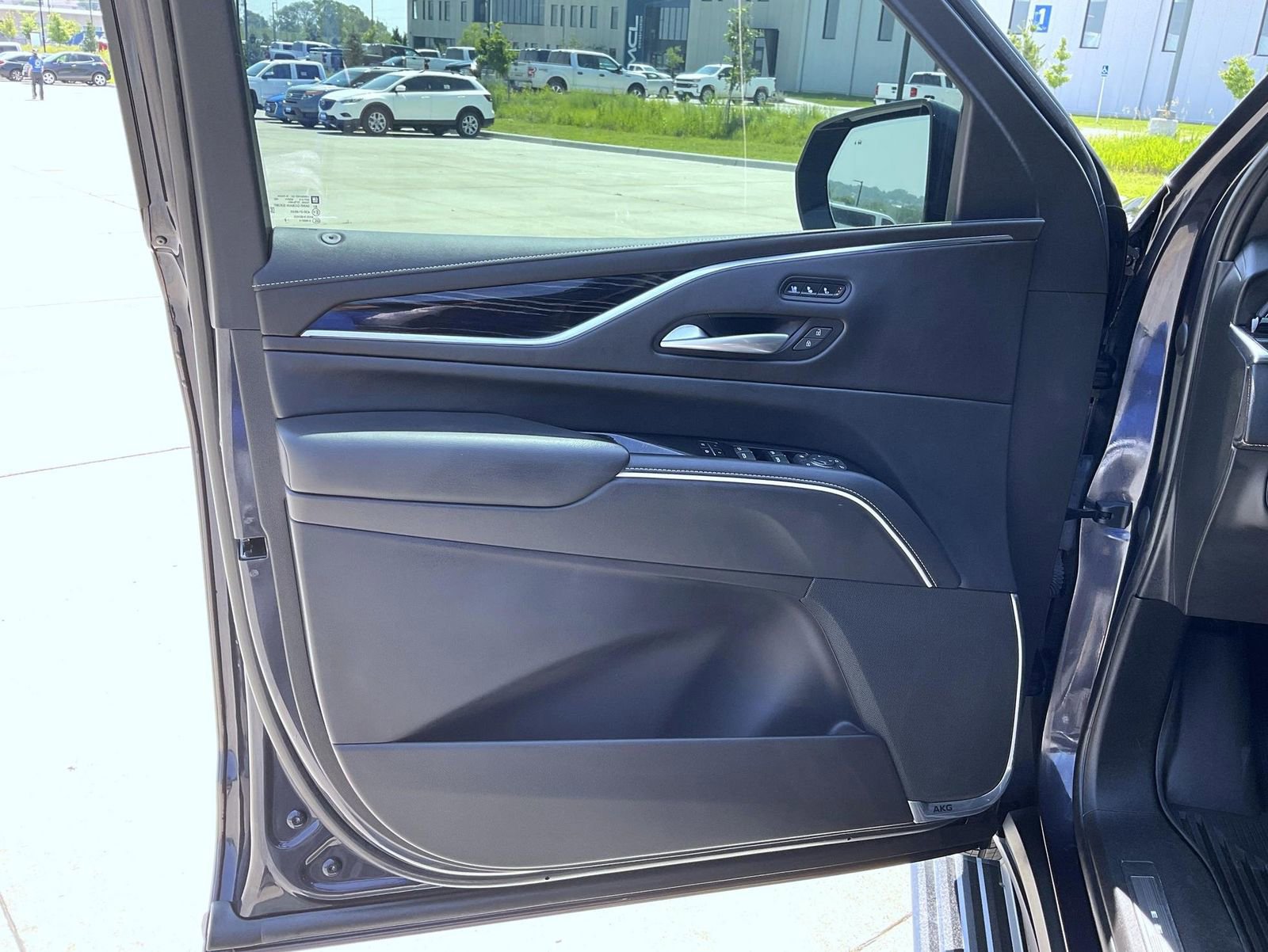 Used 2023 Cadillac Escalade Sport w/ LPO, ONYX Package image 9