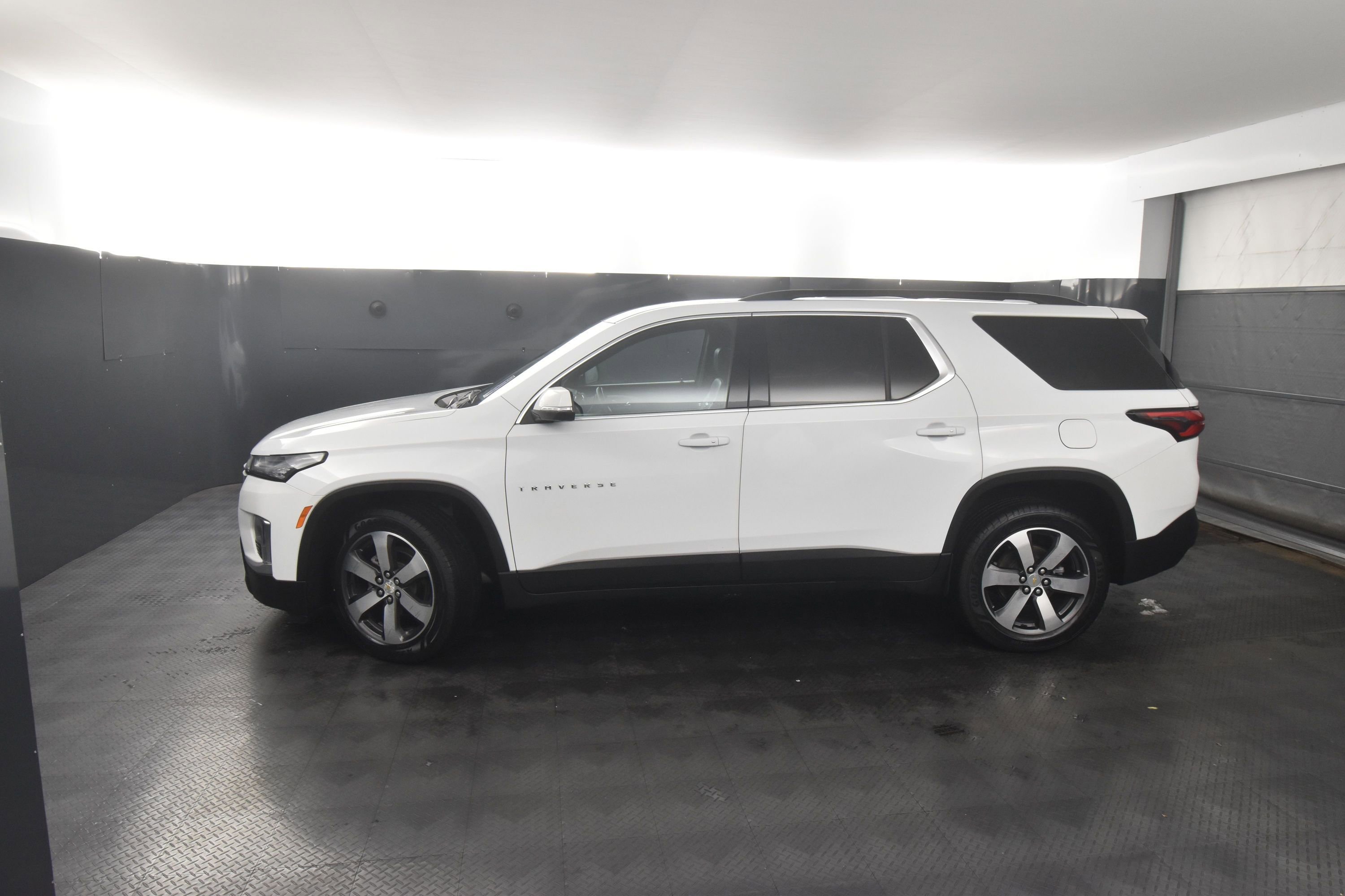 Used 2023 Chevrolet Traverse LT w/ LT Premium Package image 7