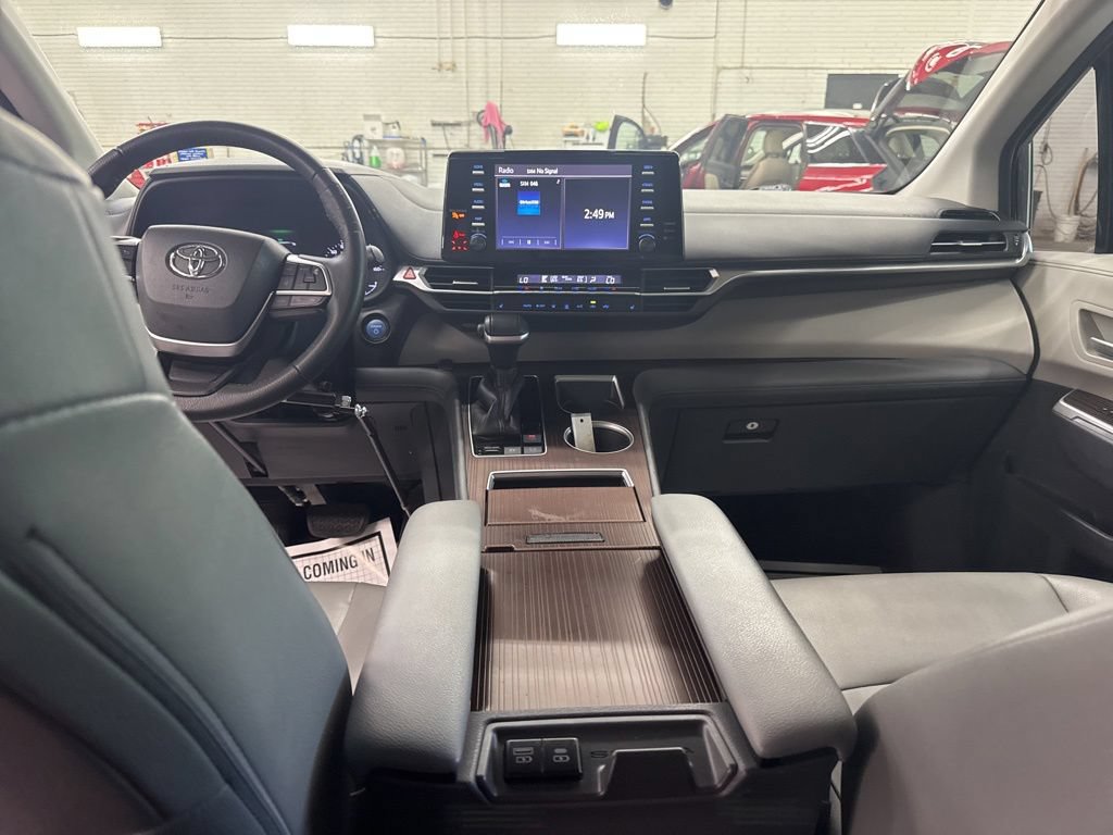 Used 2021 Toyota Sienna XLE FWD image 18