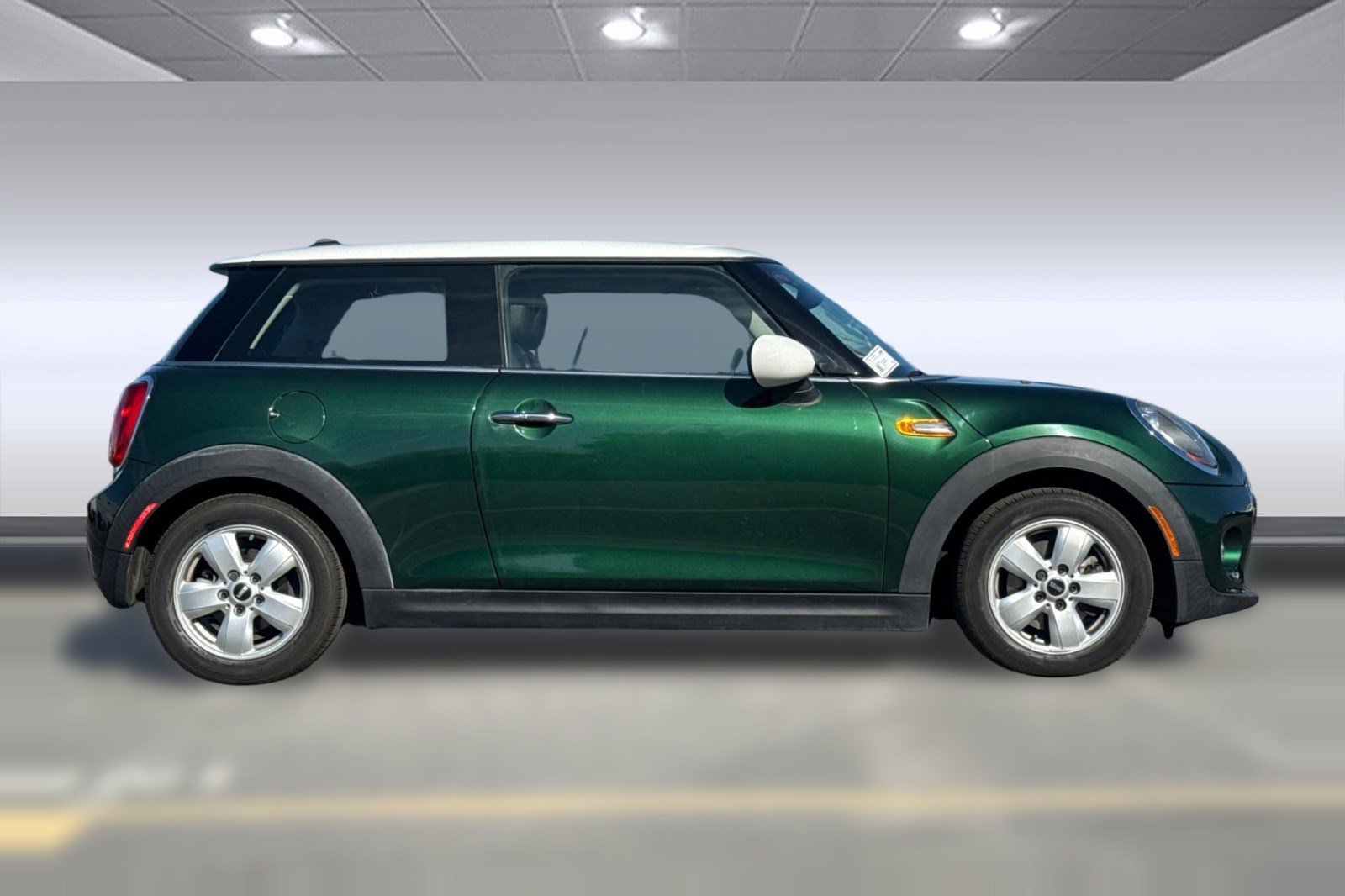 Used 2017 MINI Cooper 2-Door Hardtop image 7