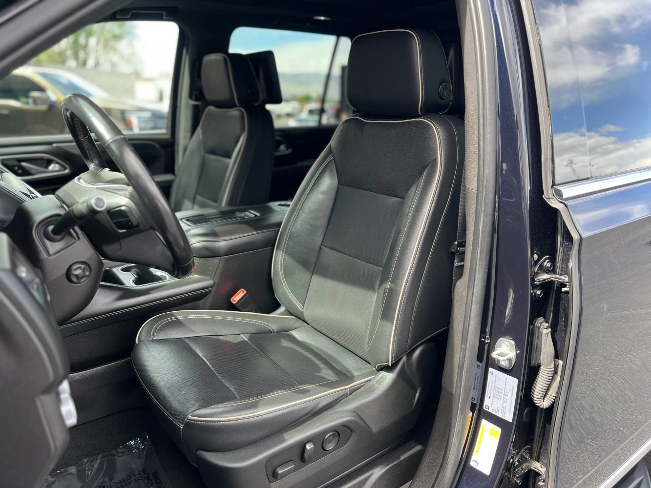 Used 2021 GMC Yukon SLT w/ Rear Media and Nav Package AWD/4WD image 22
