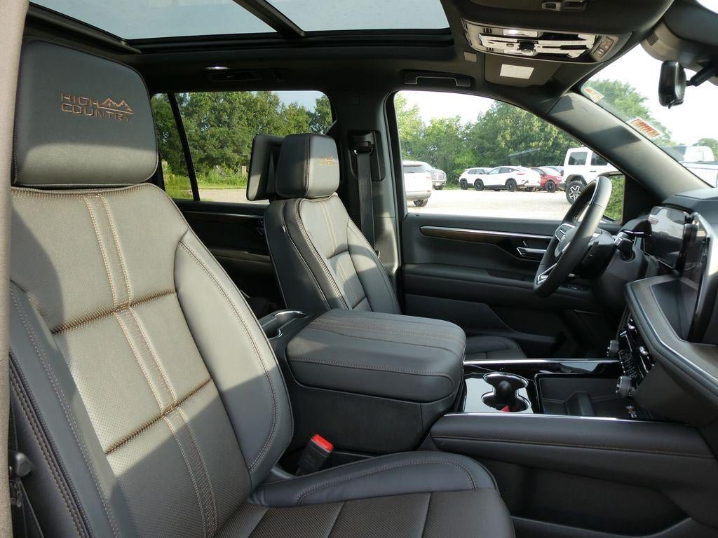 New 2026 Chevrolet Suburban High Country AWD/4WD image 10