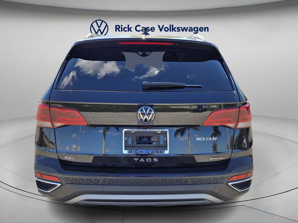 Certified 2024 Volkswagen Taos SEL image 6