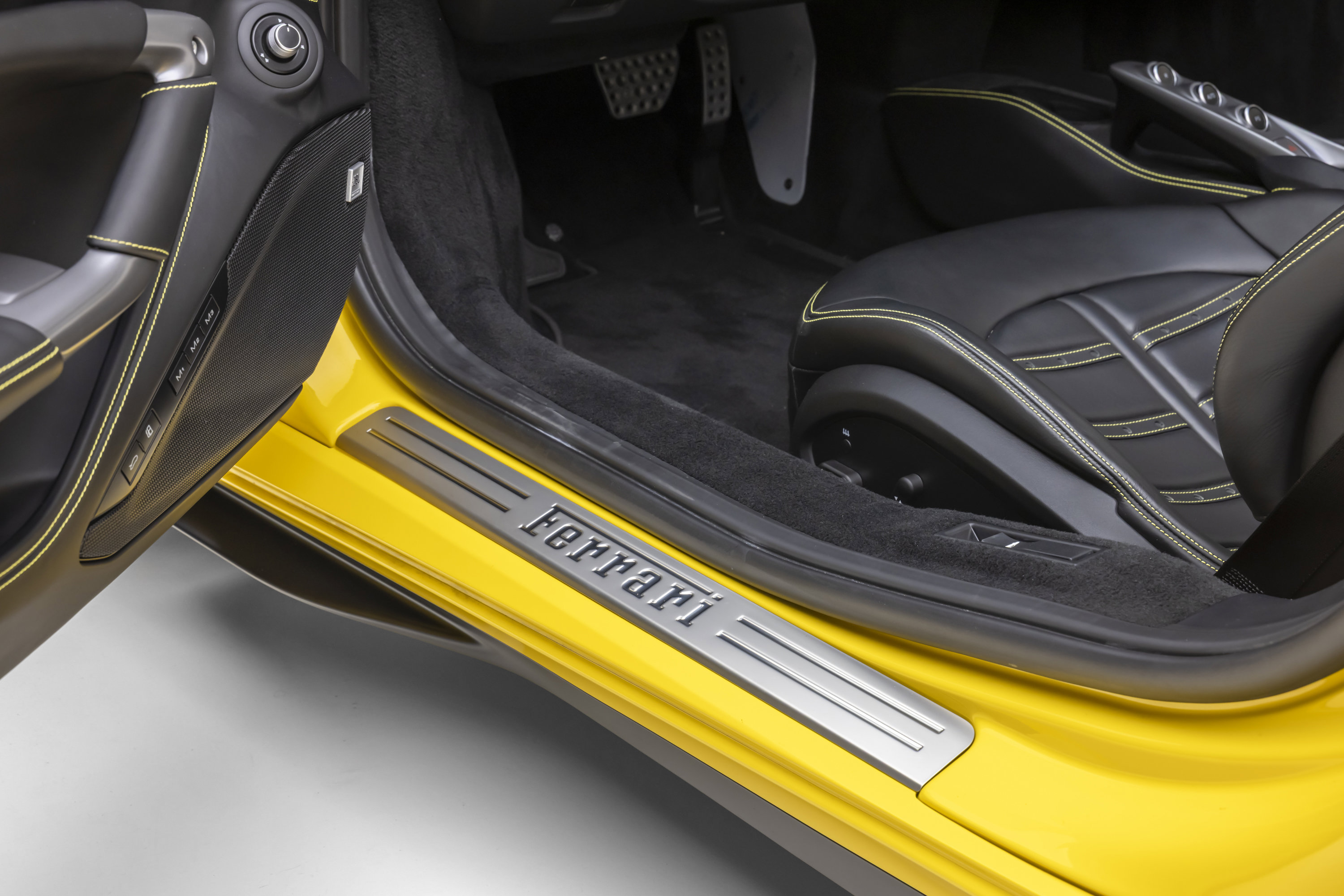 Certified 2022 Ferrari F8 Tributo RWD image 72