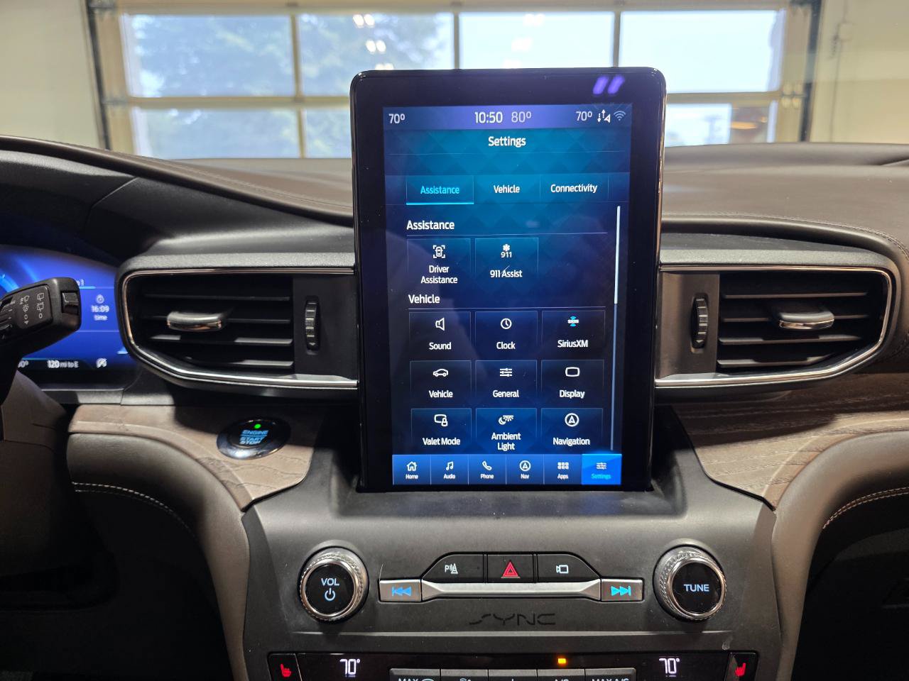 Used 2020 Ford Explorer Platinum w/ Premium Technology Package AWD/4WD image 37