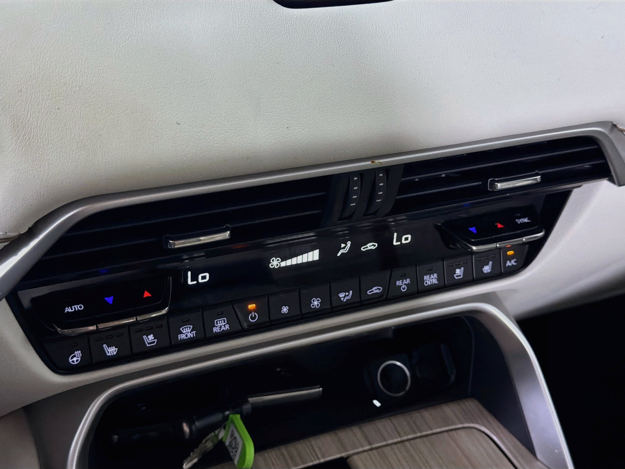 Used 2024 MAZDA CX-90 Plug-In Hybrid w/ Premium Plus AWD/4WD image 24
