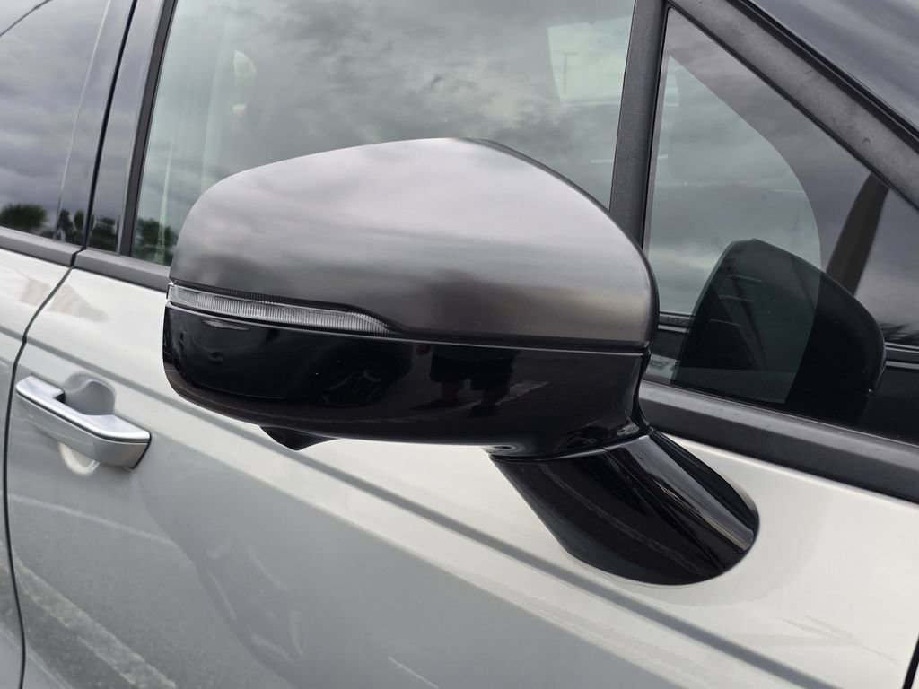 Certified 2025 Kia Carnival SX Prestige FWD image 12